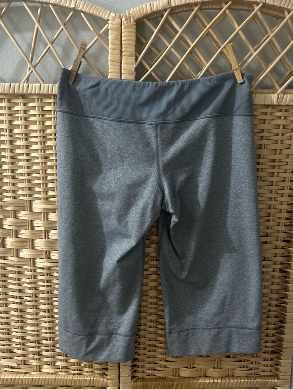 Lululemon Women's Clam Digger-? Gray Cropped Legging Size 6